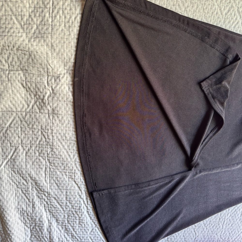 Elegant Black Women's Skirt - Picture 3 of 4